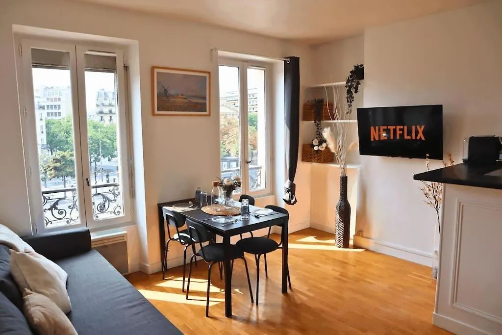 Grand T2 Elegant A Nation, Paris location